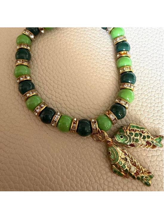 unbranded Jewelry - Stretchy Green and dark green beaded bracelet